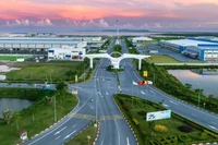 Với lợi thế của một thành phố sở hữu nhiều cảng biển quan trọng, Hải Phòng có nhiều động lực thúc đẩy tăng trưởng GRDP khi cùng cả nước bước vào kỷ nguyên mới. Ảnh: Danh Lam