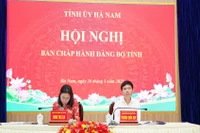Các đồng chí Thường trực Tỉnh ủy chủ trì hội nghị.