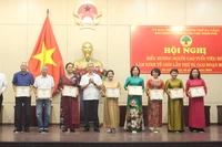 Những cá nhân đạt "Người cao tuổi làm kinh tế giỏi" được Trung ương Hội trao tặng danh hiệu 