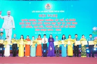 Tuyên dương các tập thể có thành tích xuất sắc trong thực hiện Chỉ thị số 05-CT/TW.