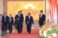 Thủ tướng Phạm Minh Chính và Thủ tướng Đại Công quốc Luxembourg Xavier Bettel đến dự buổi Lễ ký kết và họp báo.