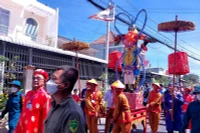 Nghi lễ rước Ông Tiêu được tổ chức trang nghiêm trong Lễ hội Làm Chay, tại Đình Tân Xuân, thị trấn Tầm Vu, huyện Châu Thành (Long An).