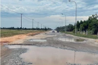 Hạ tầng giao thông Khu kinh tế Dung Quất hiện đang xuống cấp nghiêm trọng.