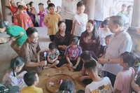 Tổng Bí thư Tô Lâm trong chuyến về thăm Làng cổ Đường Lâm.