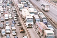 Đường vành đai 3 cả trên cao và dưới thấp thường xuyên ùn tắc.