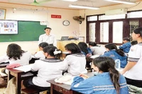 Ứng dụng công nghệ thông tin vào giảng dạy, những tiết học của thầy giáo Bùi Xuân Phong sinh động, hiệu quả hơn.