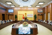 Ủy ban dự thảo sửa đổi, bổ sung một số điều của Hiến pháp năm 2013 biểu quyết thông qua các văn bản về Dự thảo Nghị quyết tại Phiên họp thứ nhất. (Ảnh VPQH)