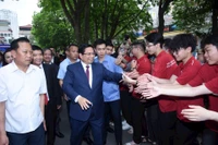 Thủ tướng Chính phủ Phạm Minh Chính giao lưu cùng sinh viên tại Lễ phát động “Cả nước thi đua đổi mới sáng tạo và chuyển đổi số”, vào cuối tháng 4 tại Học viện Công nghệ Bưu chính Viễn thông. (Ảnh TRẦN HẢI)