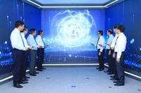 Các đại biểu thực hiện nghi thức khai trương Trung tâm Báo chí Thủ đô Hà Nội.