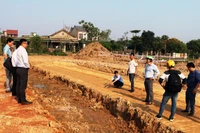 Thành phố Hà Tĩnh chủ động bàn giao mặt bằng để các đơn vị đẩy nhanh tiến độ thi công dự án đường vành đai phía đông. 