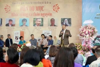 Tiểu thuyết "Dân du mục" của Kazakhstan được dịch sang tiếng Việt. (Ảnh Ðại sứ quán Kazakhstan tại Việt Nam) 