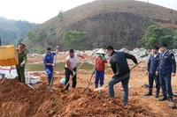 Lực lượng chức năng tỉnh Yên Bái tiêu hủy 7.560kg tràng trứng gà non đông lạnh không rõ nguồn gốc. 