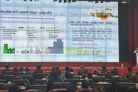Đại biểu tham luận tại hội thảo.