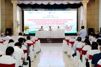 Các đại biểu thảo luận tại diễn đàn.