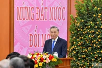 Tổng Bí thư Tô Lâm phát biểu tại buổi gặp gỡ đoàn kiều bào tiêu biểu về quê đón Tết cổ truyền và tham dự chương trình "Xuân Quê hương 2025". (Ảnh: ĐĂNG KHOA)