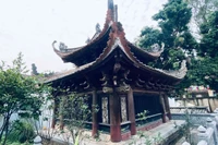 Chùa Bối Khê tọa lạc trên khuôn viên rộng rãi, thoáng đãng, với tổng diện tích 8.447 m2, là một trong những chùa vừa có quy mô lớn vừa có niên đại sớm ở châu thổ Bắc Bộ.