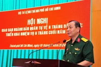 Đại tá Vũ Văn Điền, Phó Tư lệnh, Tham mưu trưởng Bộ Tư lệnh Thành phố Hồ Chí Minh phát biểu tại hội nghị