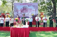 Các đại biểu thực hiện nghi thức khởi công xây dựng Bia tưởng niệm Liệt sĩ Biệt động Sài Gòn.