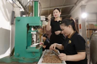 Cô gái nhỏ với ước mơ “nâng cánh” trầm hương