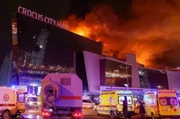 Hiện trường vụ tấn công khủng bố tại nhà hát Crocus City Hall ở Moskva, Nga, ngày 26/3 vừa qua. (Ảnh: BNE/TTXVN)