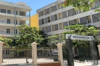 Trường THPT chuyên Khoa học Tự nhiên. 