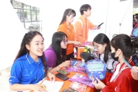 Đông đảo học sinh tham gia chương trình “Đối thoại, tư vấn, hướng nghiệp năm 2025”.