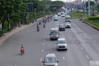 Quốc lộ 1 (từ đường Kinh Dương Vương đến ranh tỉnh Long An) có chiều dài gần 10km, là một trong 4 dự án BOT ở cửa ngõ Thành phố Hồ Chí Minh. (Ảnh: QUÝ HIỀN)