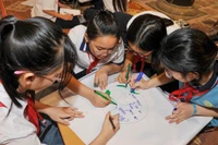 Các cơ sở giáo dục cần có các trao đổi chuyên đề về kỹ năng sử dụng mạng an toàn, nhận diện và xử lý các vấn đề phức tạp trên không gian mạng cho học sinh, sinh viên. (Ảnh minh họa)