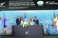 Lễ ký kết hợp tác chiến lược FPT Long Châu và Anlene.