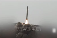 Tên lửa do lực lượng Houthi phóng từ Yemen. (Ảnh tư liệu: THX/TTXVN)