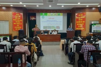 Quang cảnh cuộc họp thông tin về “giống thanh long ruột đỏ Long Định 1”.