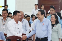 Chủ tịch Quốc hội Trần Thanh Mẫn với các cử tri.