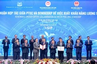 Liên danh PTSC - Sembcorp đón nhận giấy phép khảo sát các dự án năng lượng tái tạo ngoài khơi.