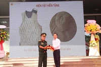 Bảo tàng Đà Nẵng tiếp nhận các hiện vật được hiến tặng.