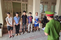 Nhóm đối tượng bị khởi tố về về hành vi gây rối trật tự công cộng. (Ảnh: Công an cung cấp)