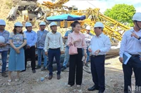Thứ trưởng Xây dựng Nguyễn Văn Sinh kiểm tra các dự án nhà ở xã hội tại Đà Nẵng chiều 14/5. (Ảnh: ANH ĐÀO)