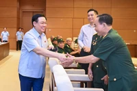 Chủ tịch Quốc hội Vương Đình Huệ với các đại biểu tại buổi gặp mặt.