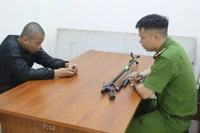 Cơ quan Công an lấy lời khai đối tượng cầm đầu Nguyễn Văn Trường. (Ảnh: CANA)