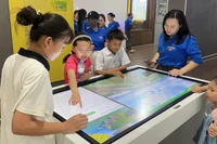 Không gian số với phần mềm trình chiếu, tương tác, hỏi đáp, ứng dụng công nghệ thông minh nhân tạo AI,… tại Bảo tàng Nghệ An. 