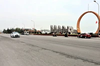 Đường Bình Minh, đoạn đường trước Quảng trường Bình Minh có tốc độ thi công nhanh nhất, đạt hơn 98% khối lượng công việc. Hiện phương tiện giao thông đã có thể lưu thông được cả hai phía.