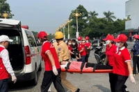 Diễn tập tình huống sơ cấp cứu.