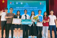 Nhóm tác giả đoạt giải Nhất. (ẢNH: HUST.EDU.VN)