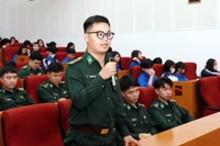 Đại diện thanh niên trong lực lượng vũ trang Lai Châu phát biểu tại buổi đối thoại.