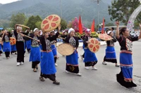 Cuộc sống của người Si La hiện đã có nhiều thay đổi, sự thay đổi đó có đóng góp lớn của những người như bà Xuân.