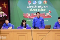 Trưởng Ban Tuyên giáo Trung ương Đoàn Nguyễn Thái An (đứng) và các Phó Chủ tịch Thường trực Hội Liên hiệp Thanh niên Việt Nam, Hội Sinh viên Việt Nam, Hội đồng Đội Trung ương trao đổi thông tin về Hành trình. 