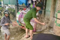 Trong những thời điểm, hoàn cảnh khó khăn, hình ảnh của người cán bộ chiến sĩ công an cơ sở càng đẹp hơn, tươi sáng hơn trong lòng nhân dân. 