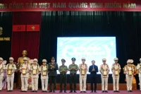 Tuyên dương khen thưởng 10 đoàn viên thanh niên công an xã, phường, thị trấn tiêu biểu .