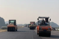 Năm 2023, đưa vào khai thác hơn 410km đường bộ cao tốc bắc-nam.