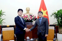 Thứ trưởng Thường trực Bộ Ngoại giao Nguyễn Minh Vũ đã tiến hành hội đàm với ông Komura Masahiro, Hạ nghị sĩ, Thứ trưởng Ngoại giao Nhật Bản.