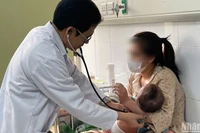 Bệnh nhi mắc sởi nằm điều trị tại Bệnh viện Nhi Trung ương. 